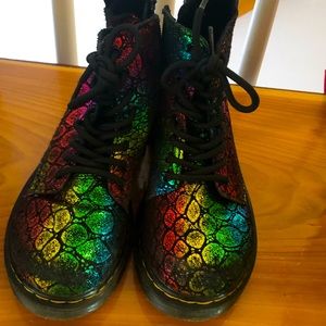 Dr Martin’s size 13 us kids.